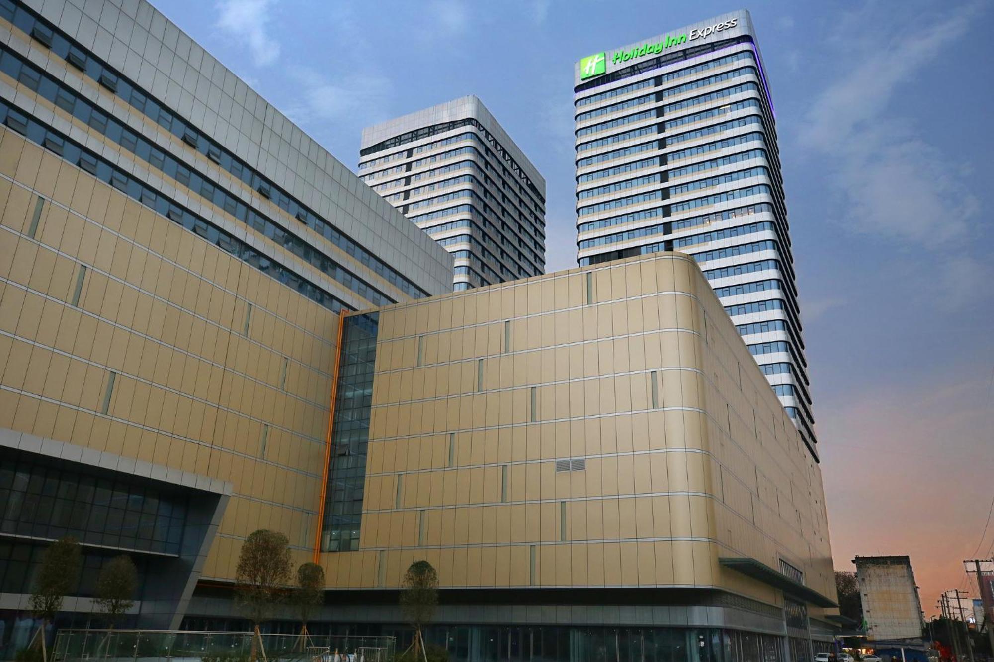 Holiday Inn Express Chengdu North Railway Station By Ihg - Near Panda Base, Near Chunxi Road Eksteriør bilde